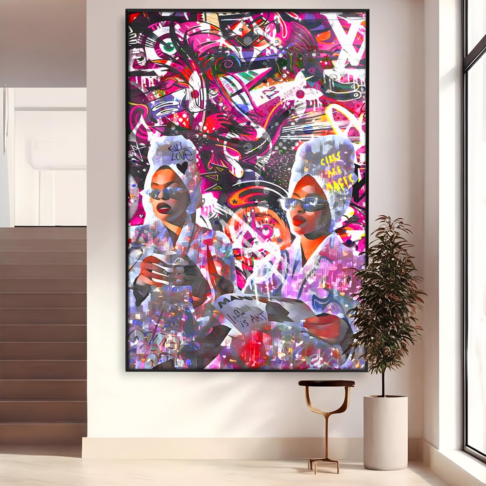 Tablou canvas cu tablou canvas cu femei si graffitti, in rama de aluminiu negru